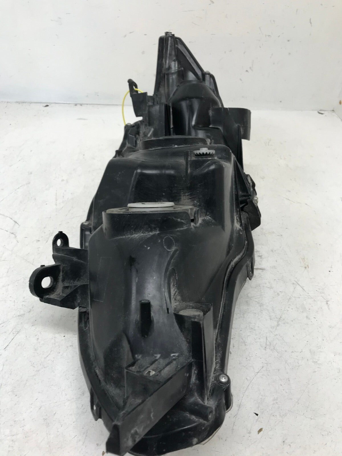 Headlight Damaged Passenger RH 2011 2012 2013 Toyota Corolla 81130-12F10 OEM