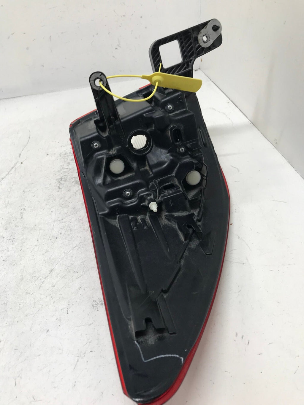 Tail light Damaged Passenger RH Right 2015-2019 Subaru Outback 84912AL05A OEM