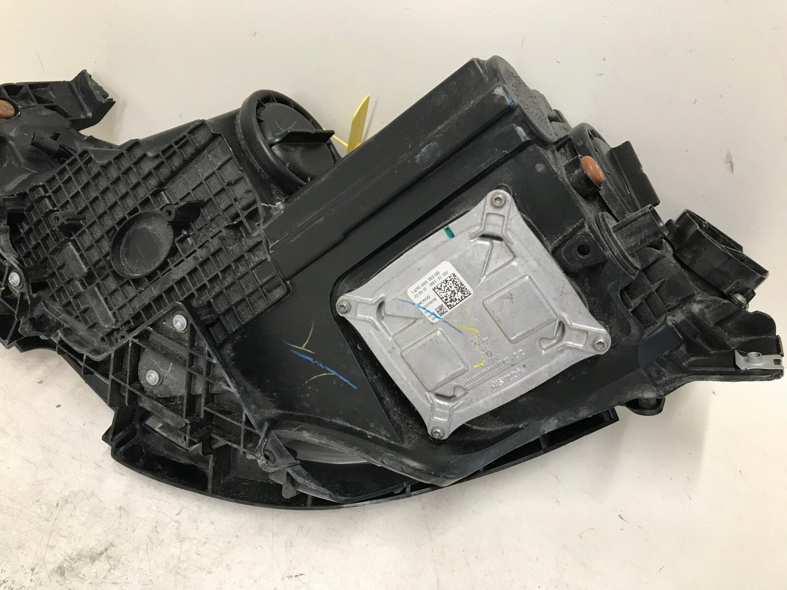 Headlight Damaged Lamp Passenger RH Chrysler Pacifica 2017-2020 68228946AE OEM