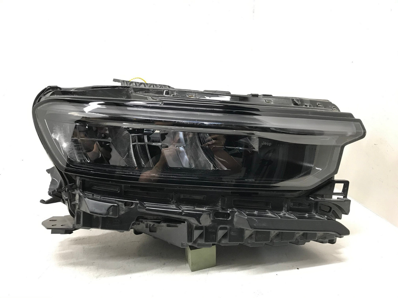 Headlight Damaged RH Right Jeep Grand Cherokee 2021 2022 2023 P68376992AE OEM