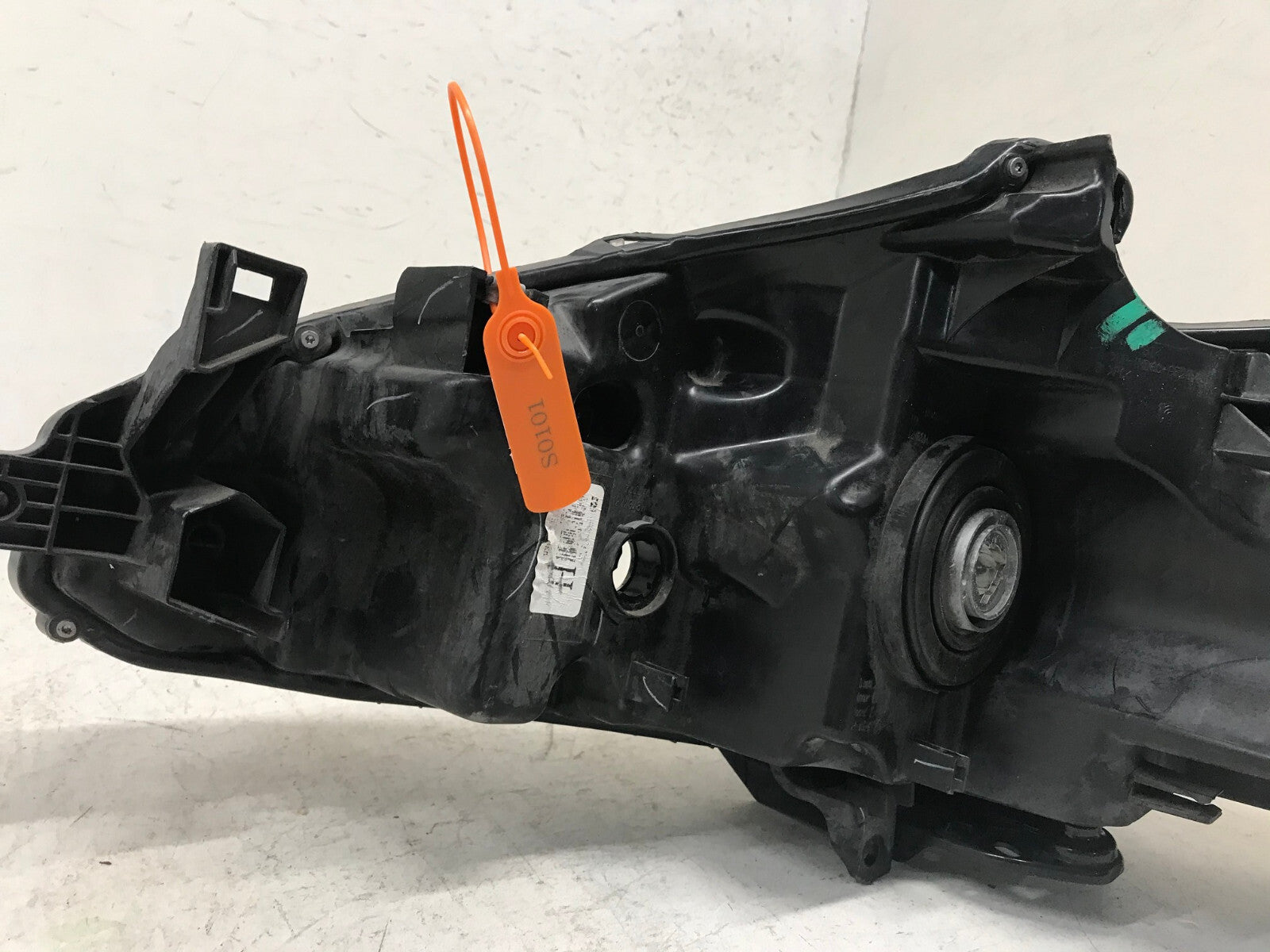 Headlight Damaged passenger RH 2016 2017 2018 Nissan Altima R 260109HS0A OEM