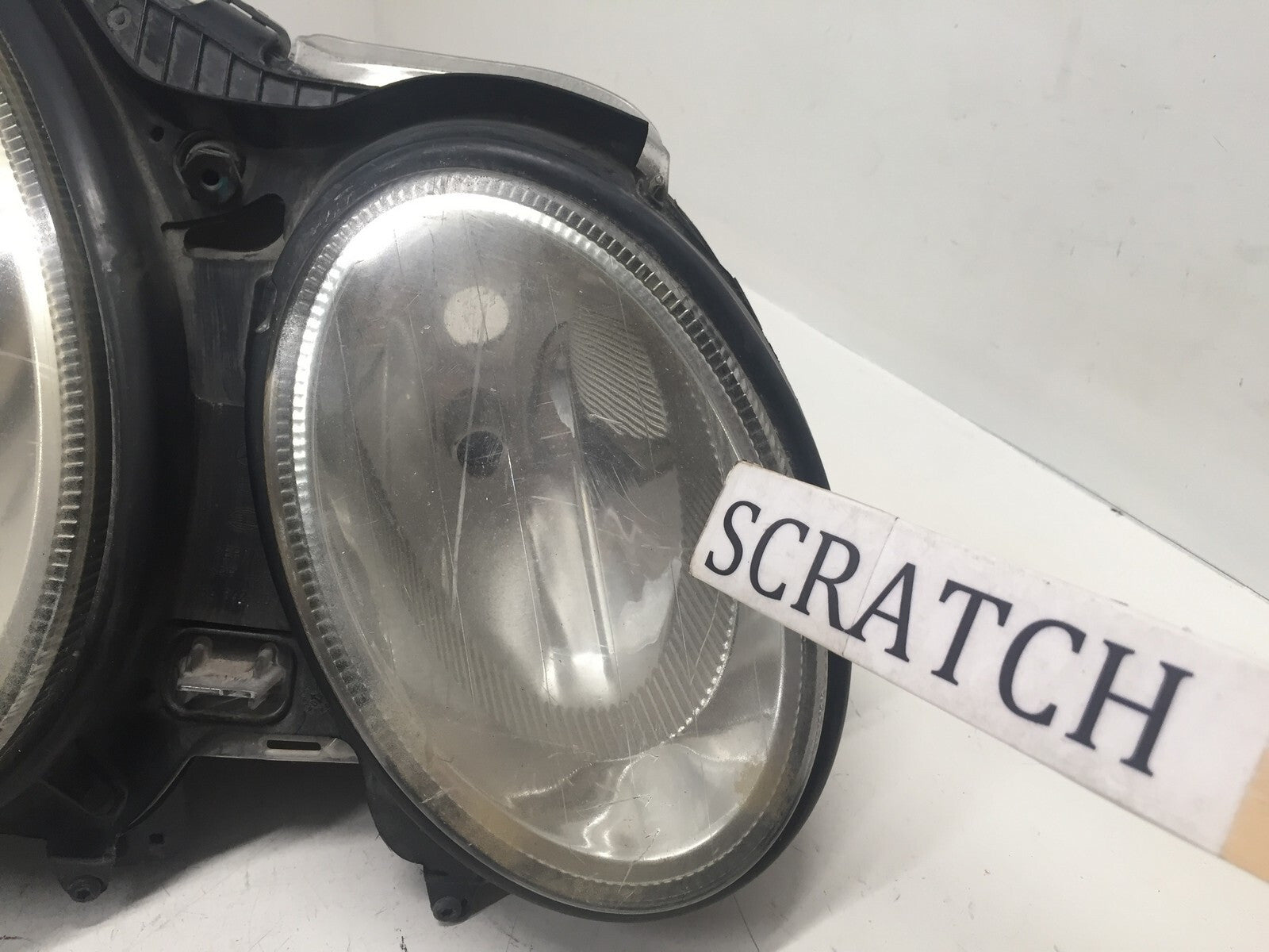 Headlight Damaged Passenger right side Mercedes Benz W211 E Class 2003-2006 OEM