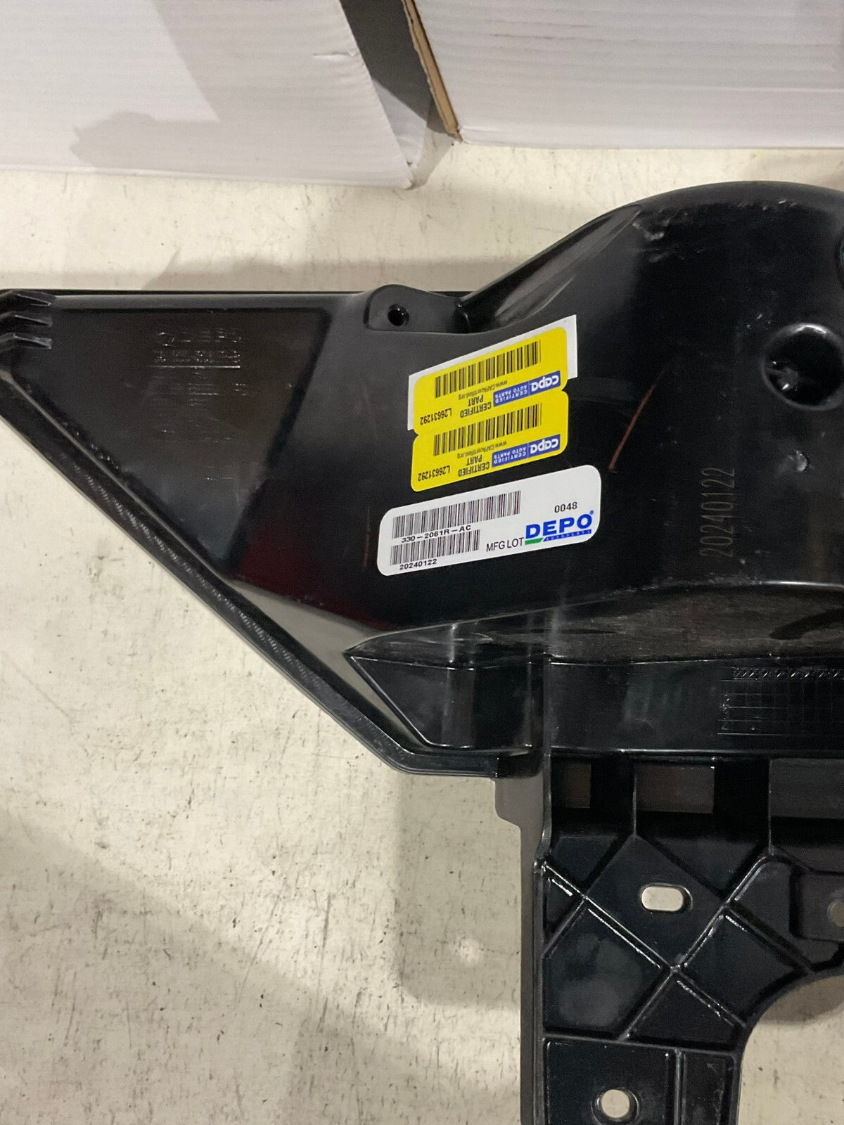 Fog light Damaged Passenger RH 21-23 Ford F-150 Tab broke 08-330-2061R-B OEM