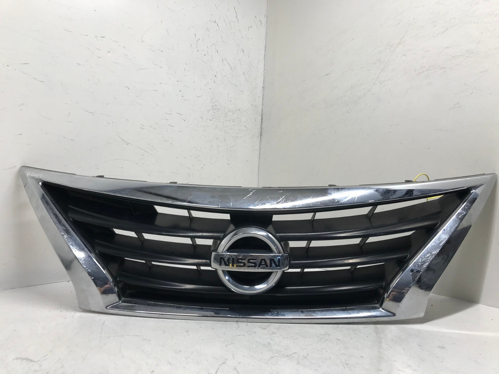 Grill Grille 15-19 Nissan Versa Sedan 62310-9KM0A OEM