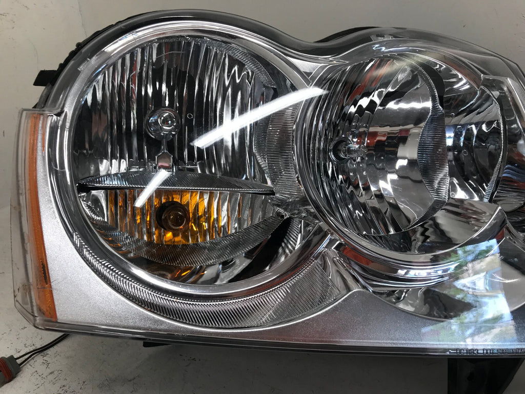 Headlight Damaged Lamp Passenger RH Jeep Grand Cherokee 2005-2007 55156350AK OEM