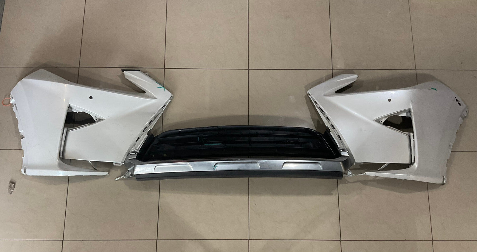 Front Bumper Cover White Lexus RX350 RX450H 16-2018 52119-0E270 OEM