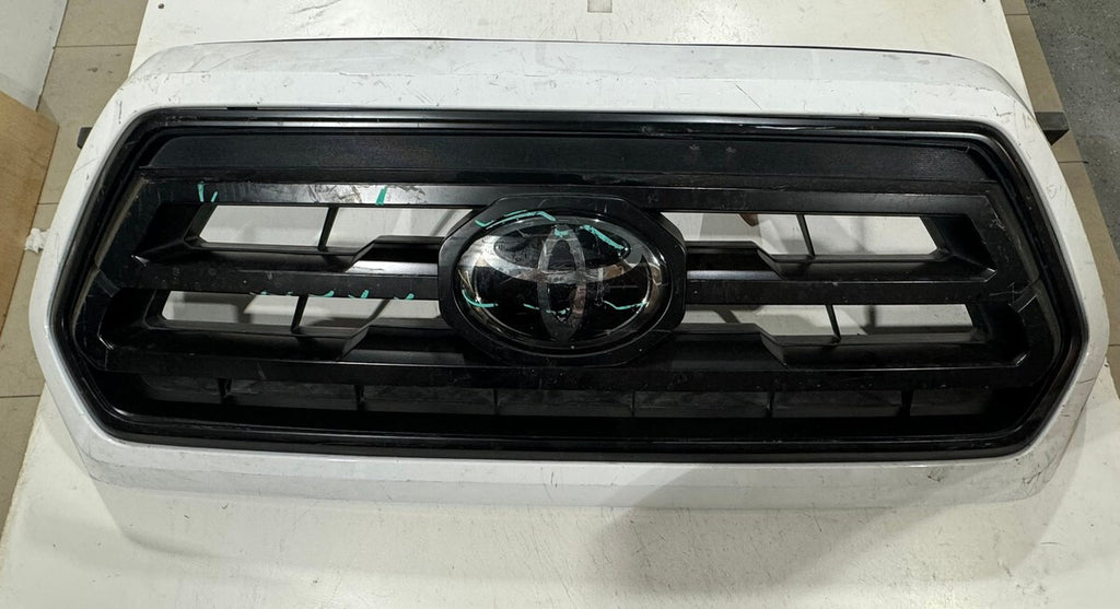 Grill Grille Black/White 2016 2017 2018 2019 2020 Toyota Tacoma 53113-04040 OEM