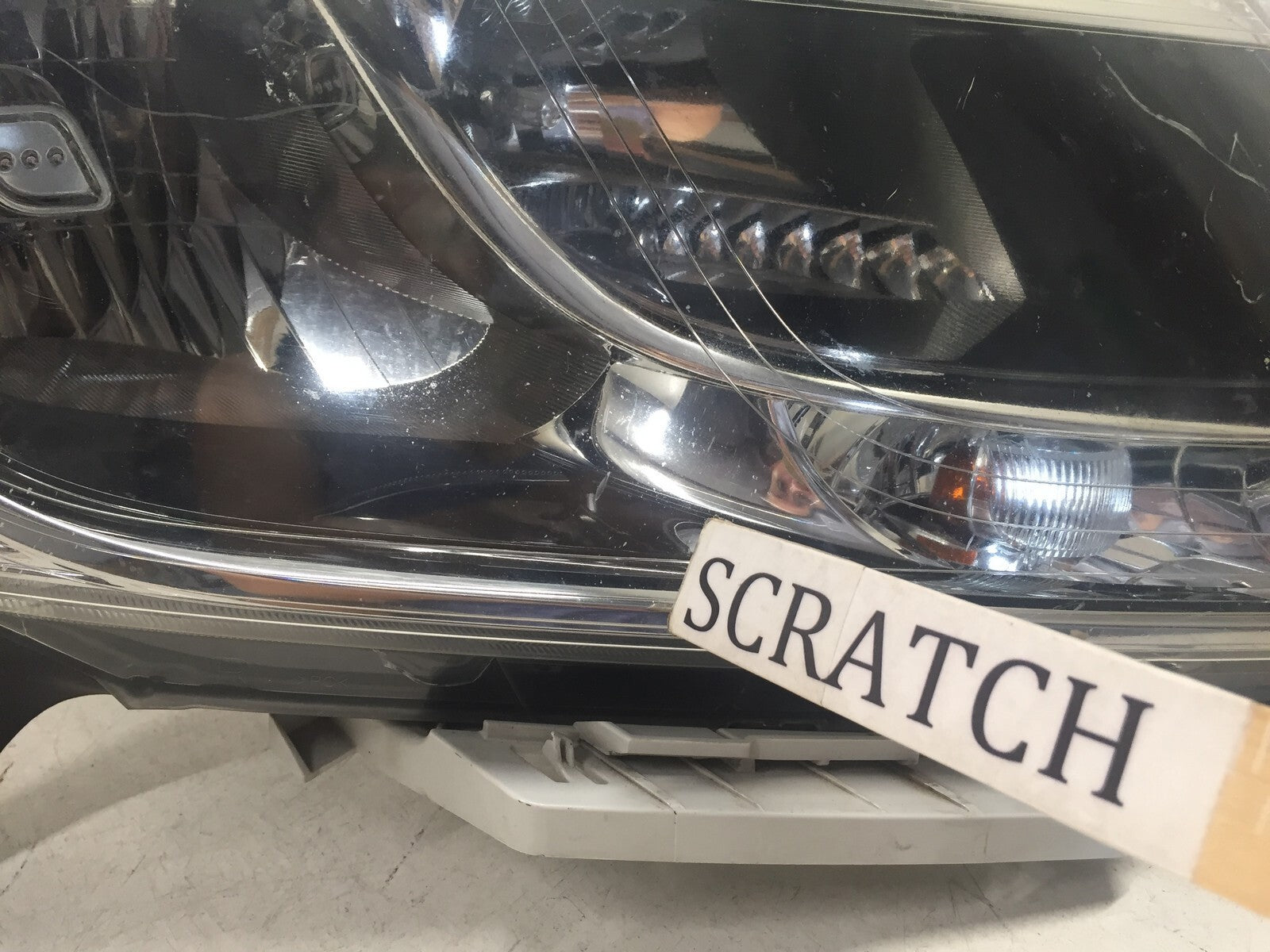 Headlight Damaged Right Side RH Nissan Pathfinder 2013-2016 26010-3KA0A OEM