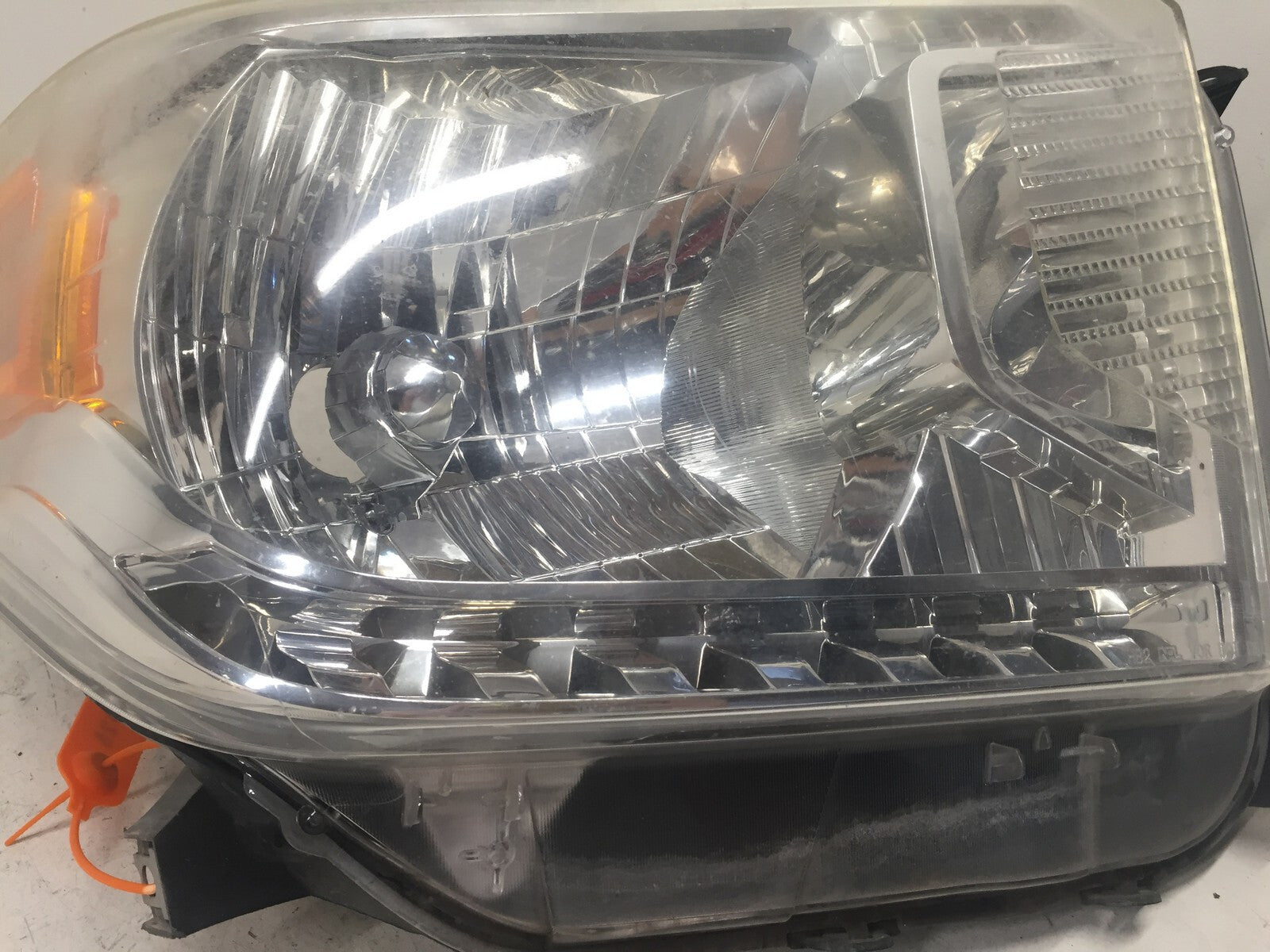 Headlight Damaged Head Lamp Passenger RH Toyota Tundra 2014-2020 811500C091 OEM