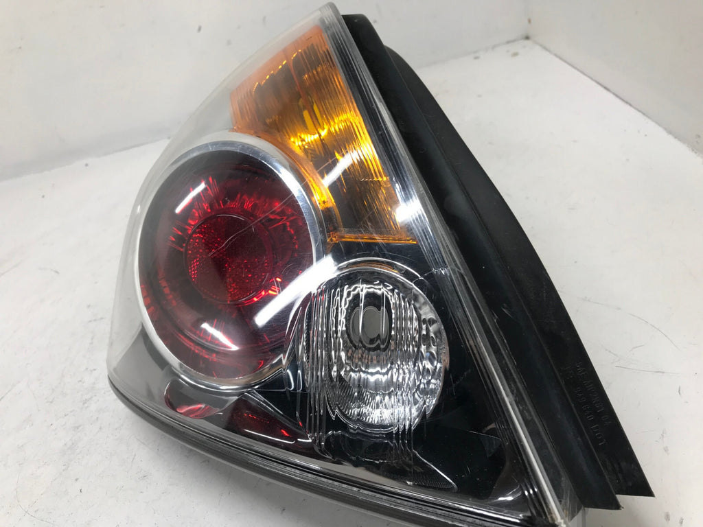 Tail light Damaged Left LH Driver Nissan Altima 2007-2009 26555ZN50A OEM
