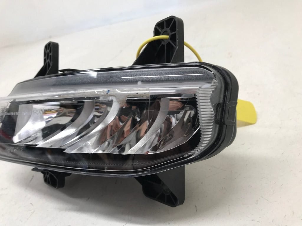 Fog light Damaged LH Driver  Dodge Ram 1500 2500 3500 19-21 2022 68477195AA OEM