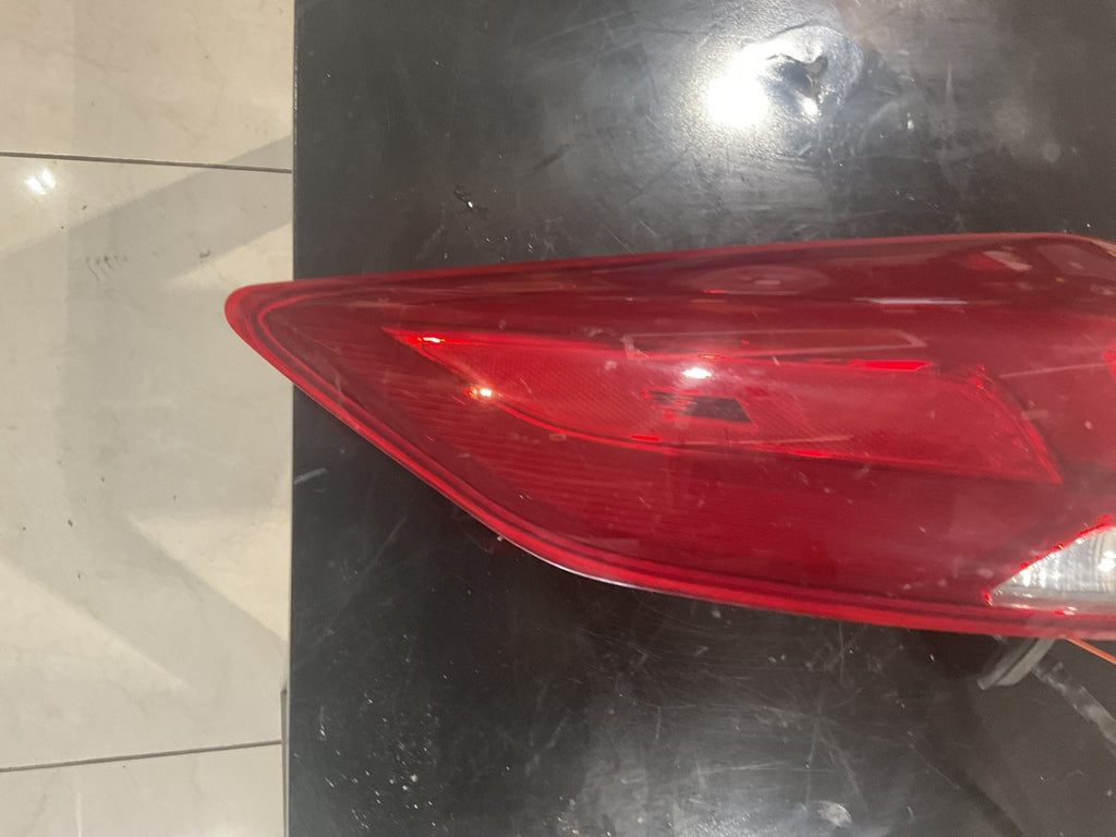Tail Light Left Driver LH Hyundai Elantra 17-20 92401+F2000 OEM