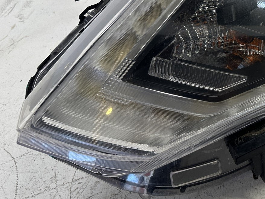 Headlight Left Driver LH Damaged 2017 2018 2019 2020 Nissan Rogue NI2502254 OEM