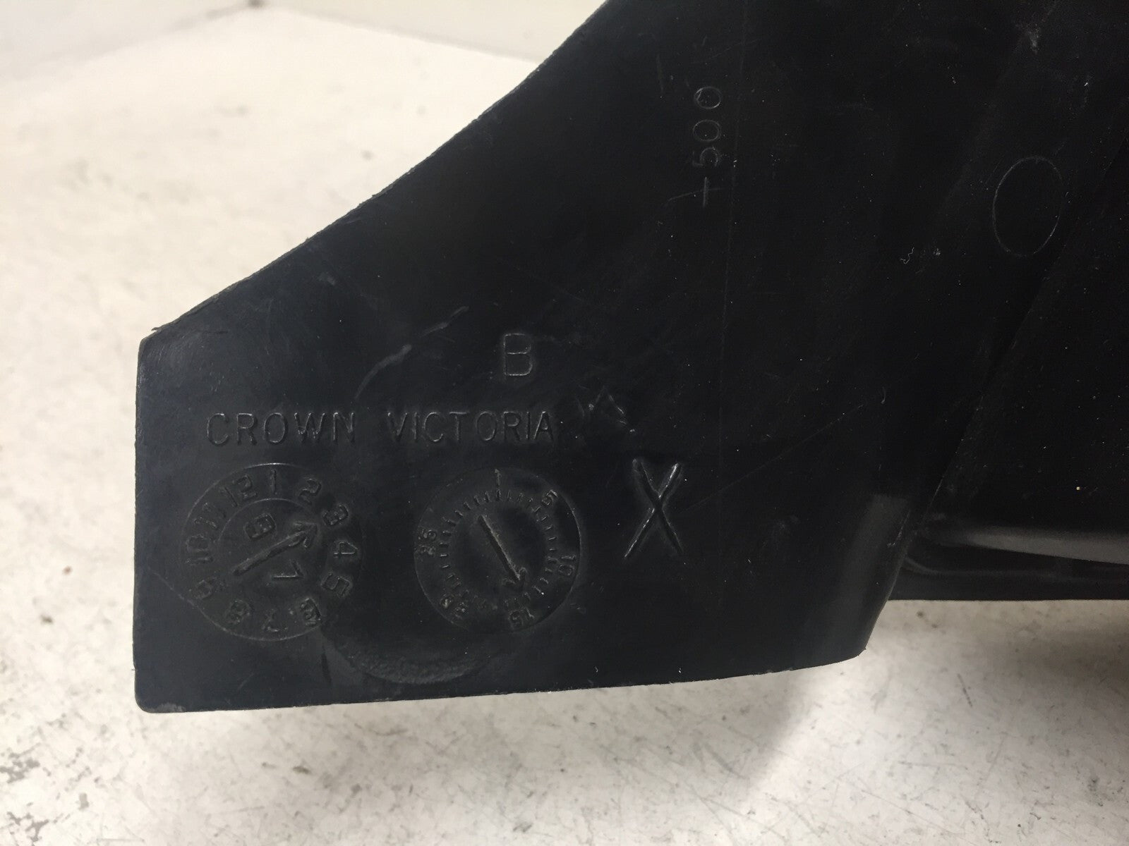 Tail light Damaged Lamp Driver LH Ford Crown Victoria 04-2011 8W7Z-13405-A OEM