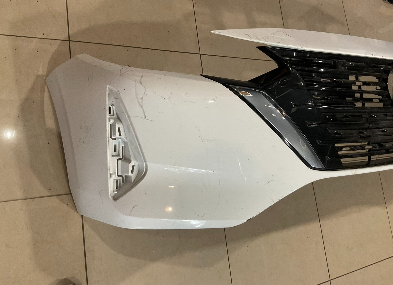 Front Upper Bumper Cover White Nissan Sentra 2024 62022+6ly0h OEM