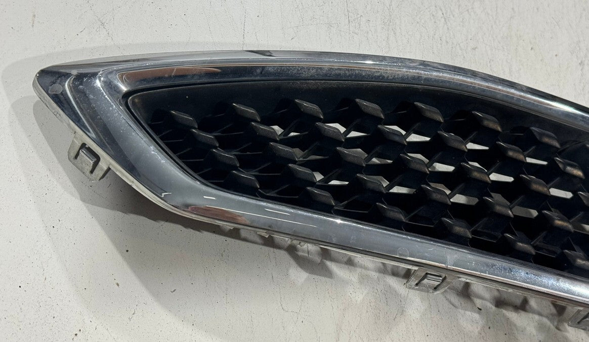 Grill Grille Black/Silver Trim Mitsubishi Mirage 2017-2020 6402A380 OEM