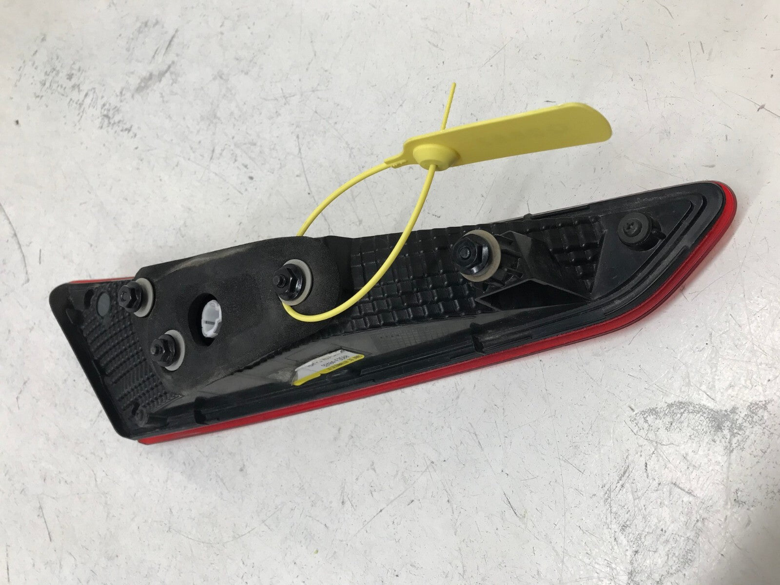 Tail light Damaged RH Passenger 2019-2020 Hyundai Elantra 92404-F3500 OEM
