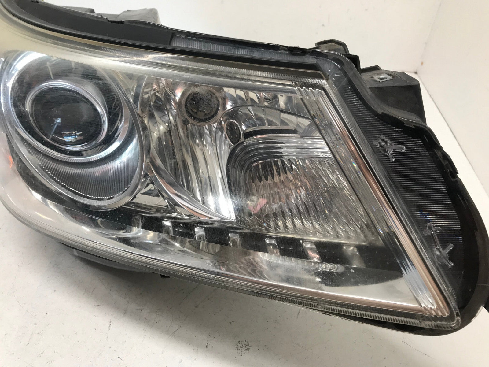 Headlight Damaged Right RH Passenger 2010-2013 Buick Lacrosse 22743219 OEM
