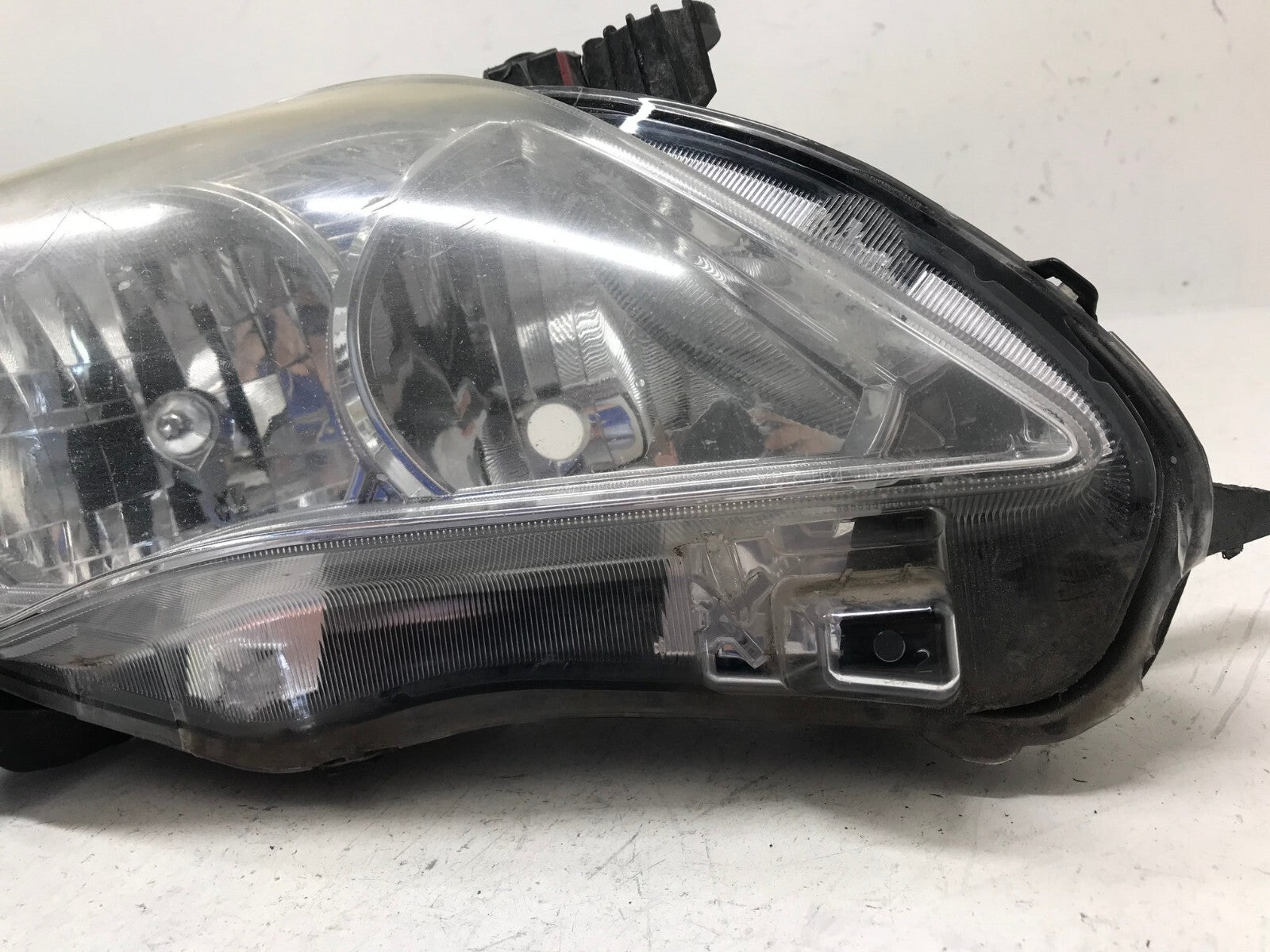 Headlight Damaged Passenger RH 2011 2012 2013 Toyota Corolla 81130-12F10 OEM