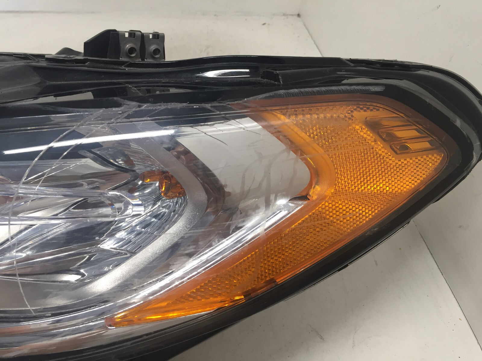 Halogen Headlight Damaged Lamp Ford Fusion Driver LH 17-2020 HS73-13W030-AK OEM