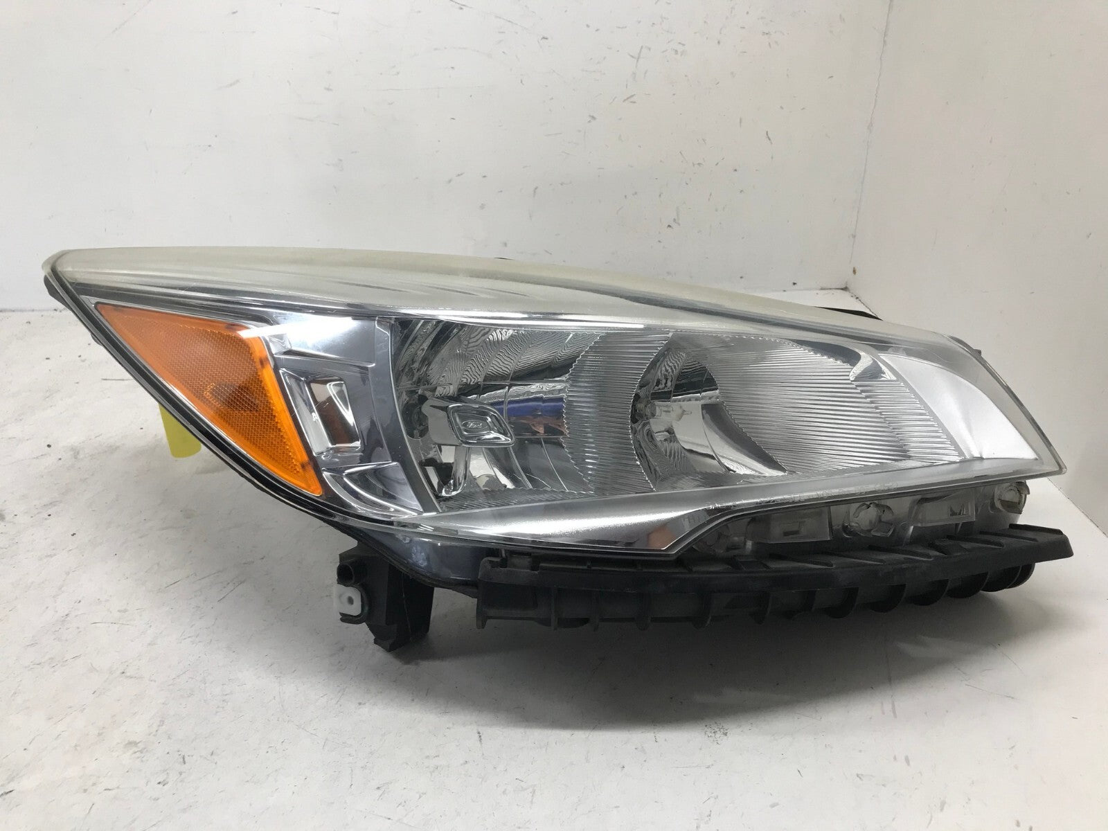 Headlight Damaged Passenger RH Right Ford Escape 2013-2016 44ZH-2090-A OEM