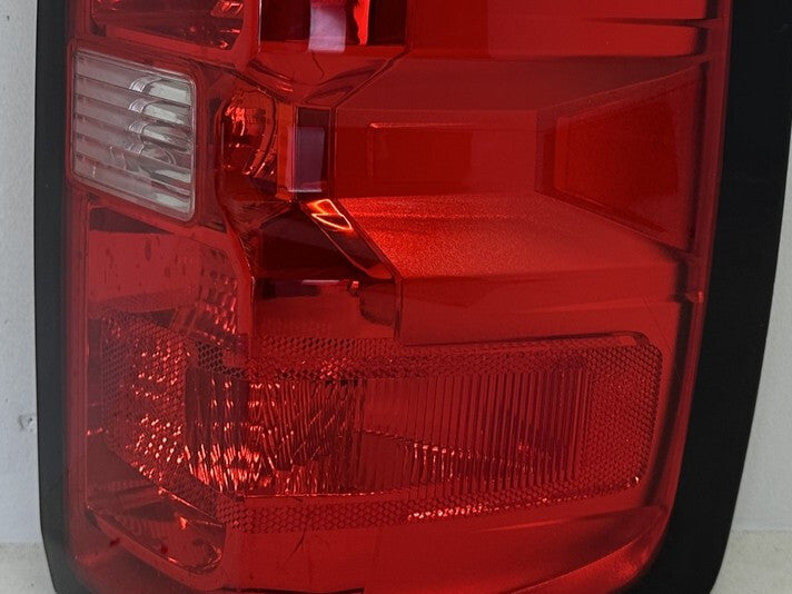 Tail Light Right Pass RH Damaged 16-19 Chevrolet Silverado 1500 84288723 OEM