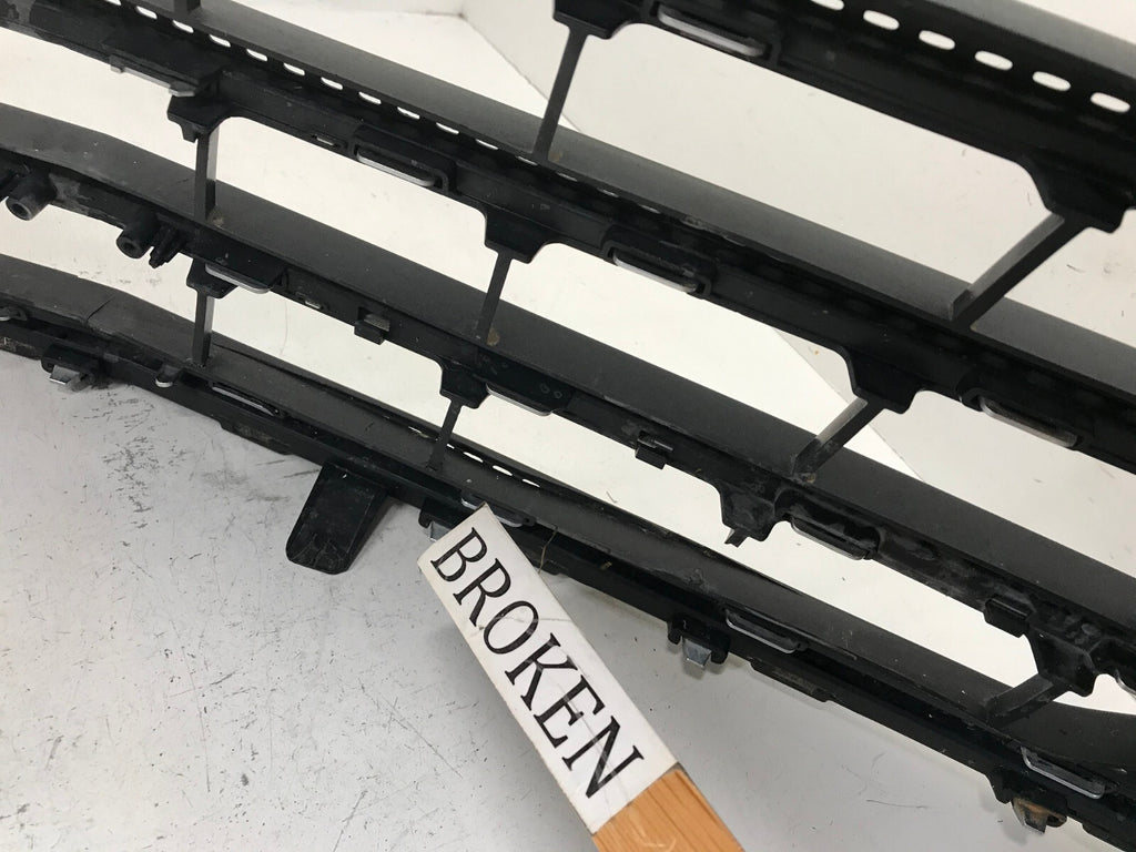 Grille Grill 2018-2020 Chevrolet Traverse 23376131 OEM