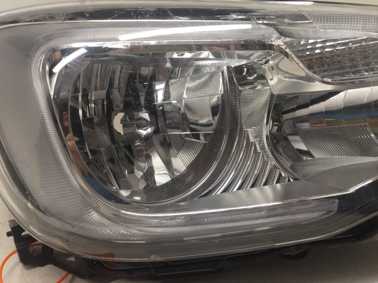 Headlight Damaged Halogen Right Passenger Kia Forester 2017 2018 84001SG280 OEM