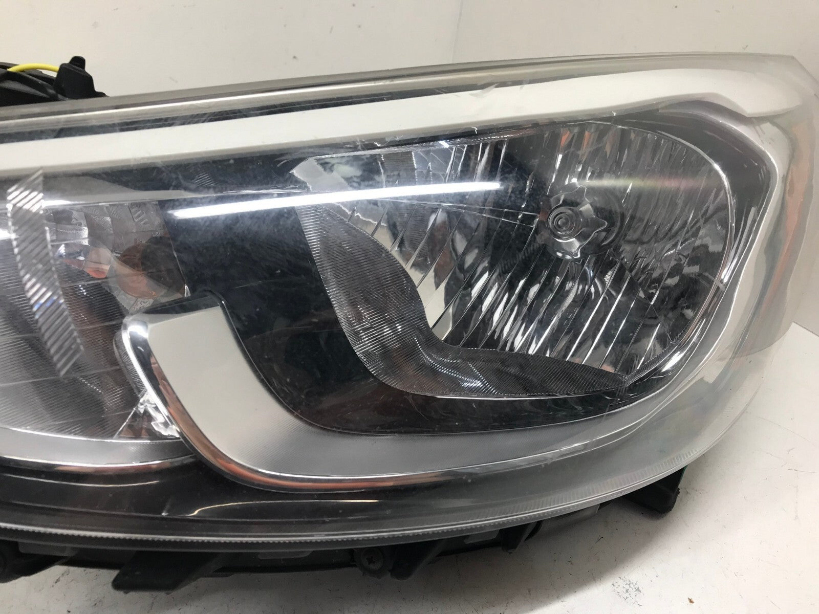 Headlight Damaged Halogen LH Driver Hyundai Accent 2015-2017 92101-1R710 OEM