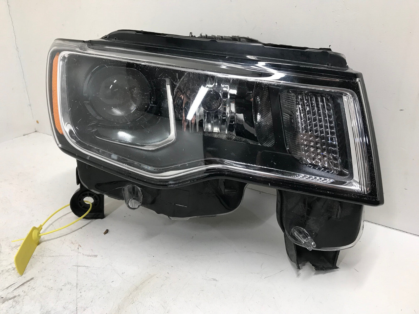 Headlight Damaged RH Passenger Jeep Grand Cherokee 17-22 68289234AF OEM
