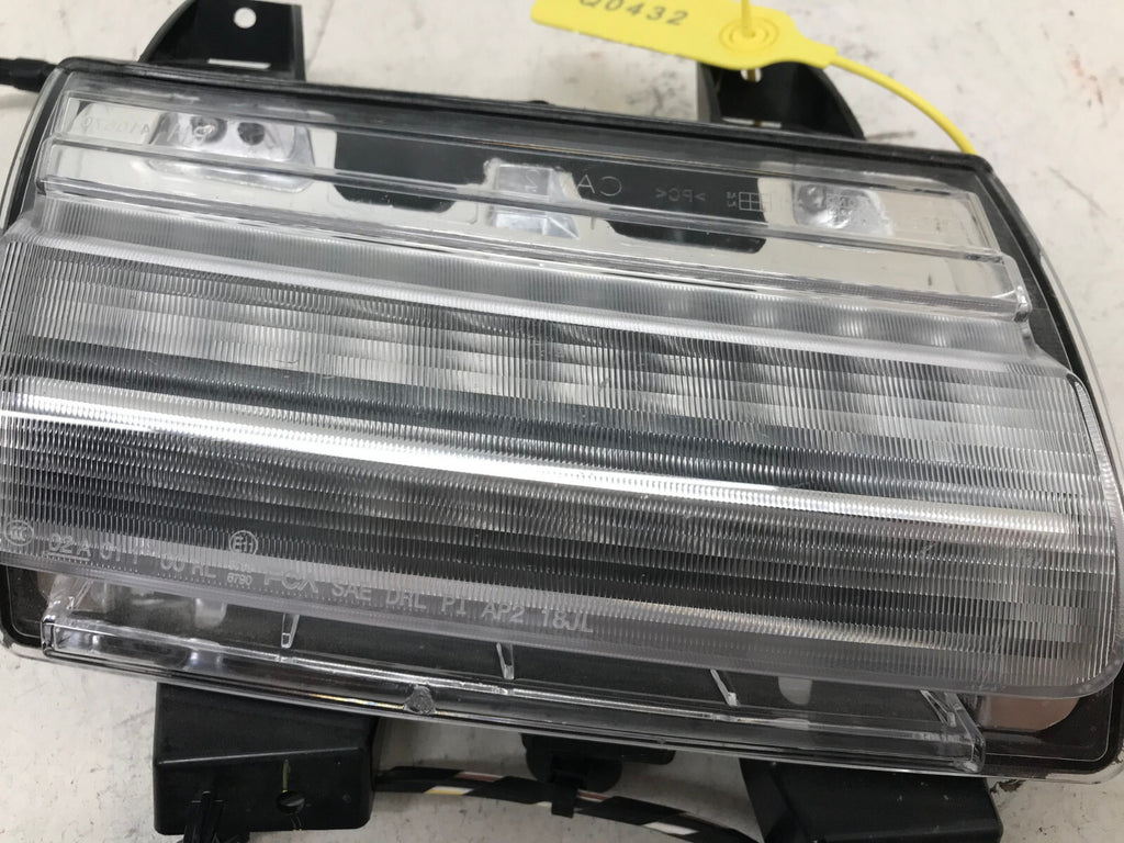 Fog light Damaged Signal light RH 19-22 Chevrolet Malibu LED DRL 84575552 OEM