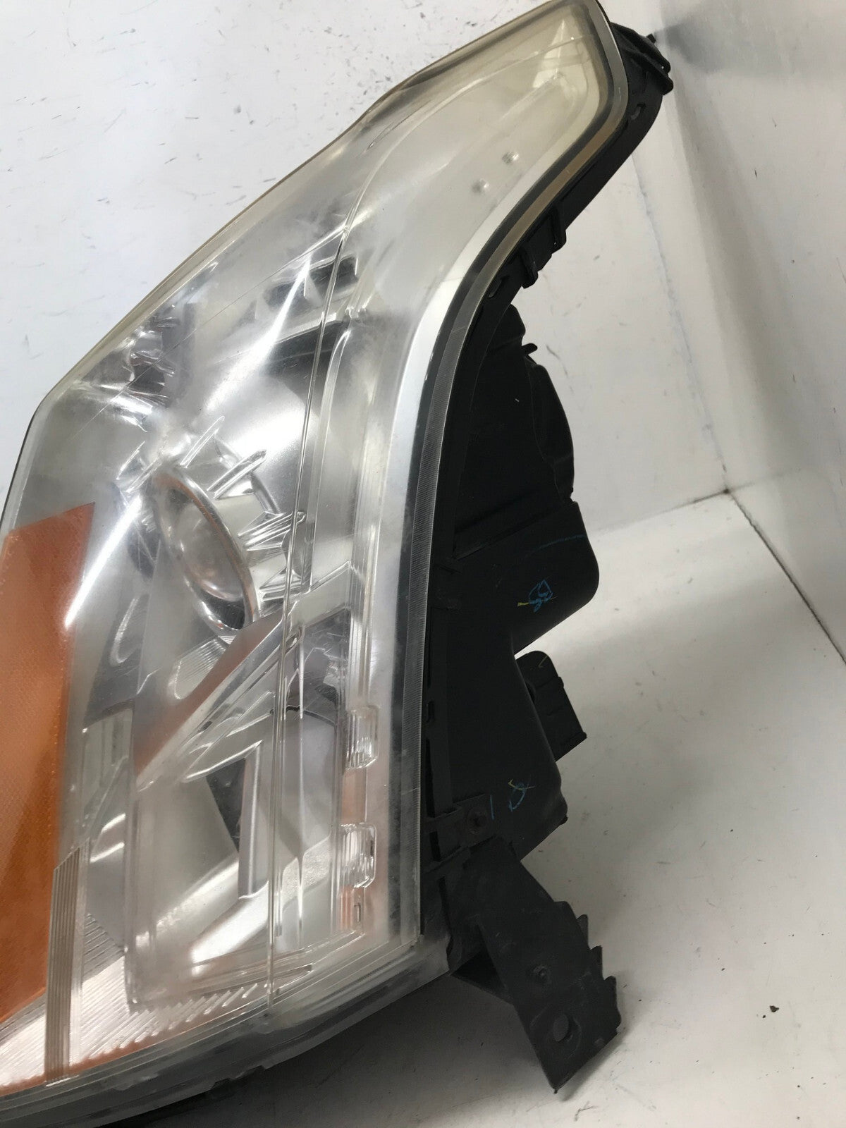 Headlight Damaged Driver LH 2010-2013 Cadillac SRX 20916371 OEM