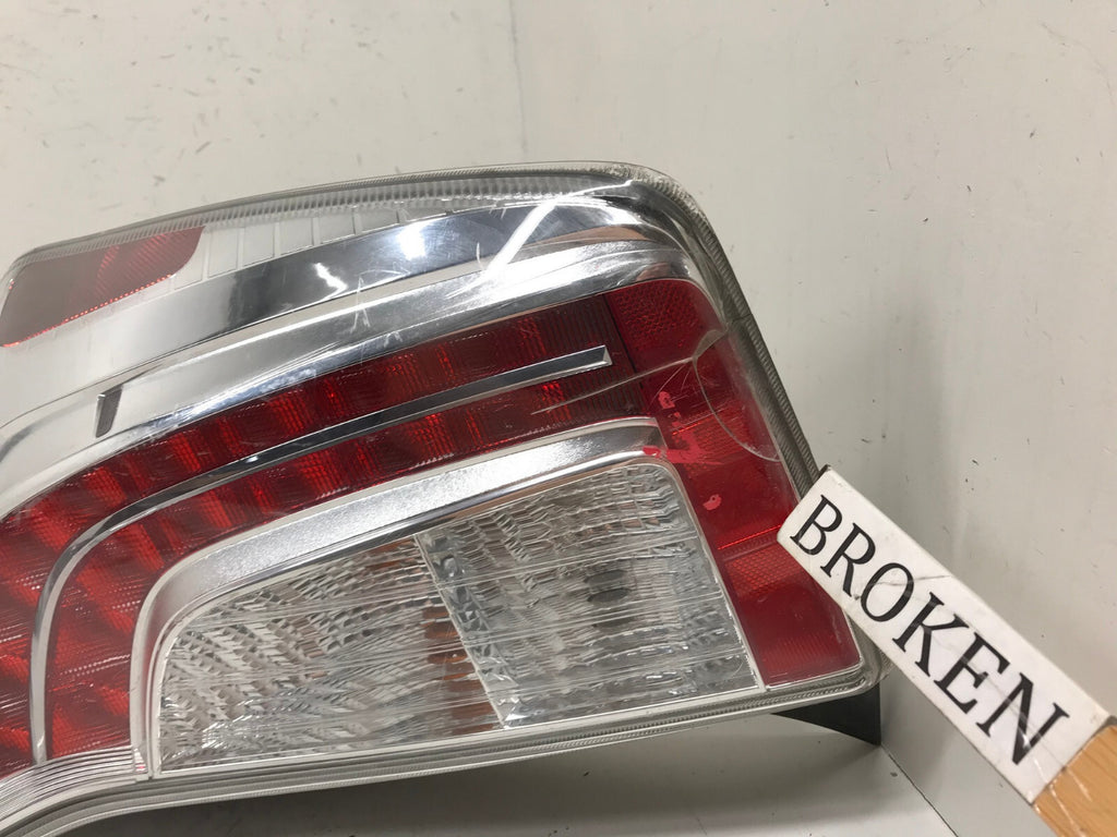Tail light Damaged RH Passenger 2012-2015 Toyota Prius 8155147190 OEM
