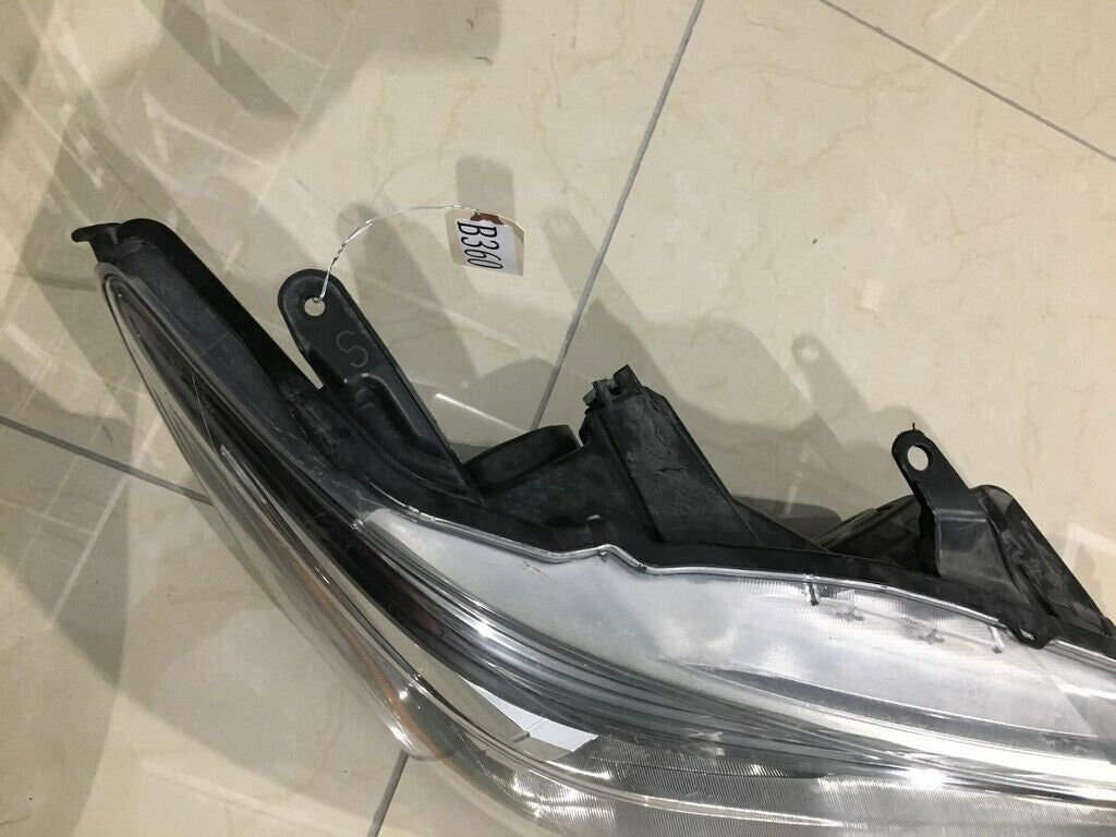 Halogen Headlight Damaged Passenger RH Right Toyota Camry 2015-2017 Original (2)