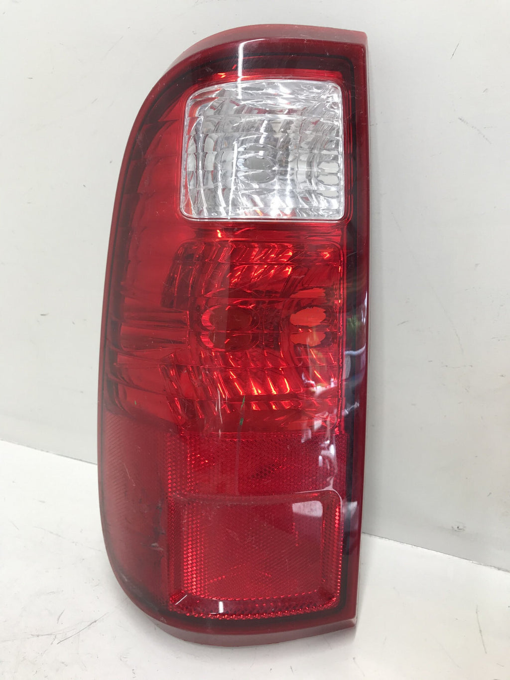 Halogen Tail light Damaged Left Driver LH Ford F-250 Super Duty 2008-2016 OEM