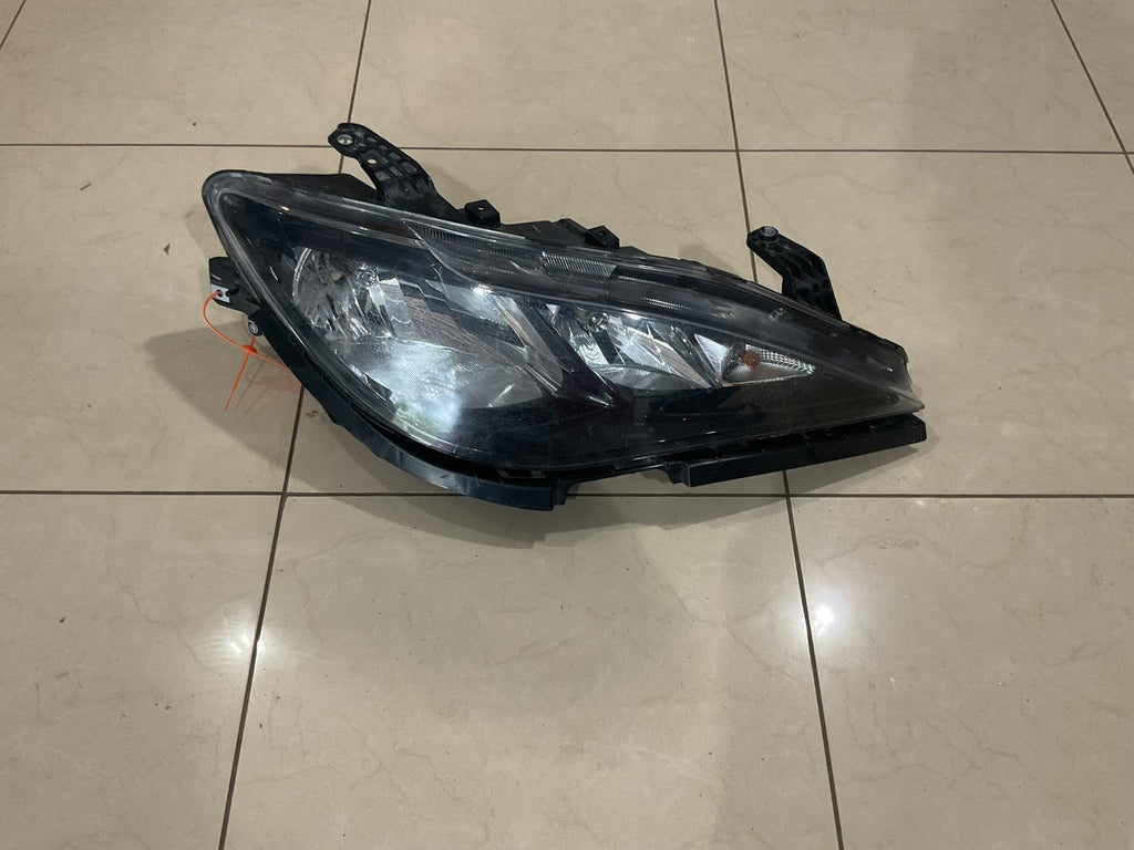 Headlight Right RH Passenger Chrysler Pacifica 2017-20 CAPA
