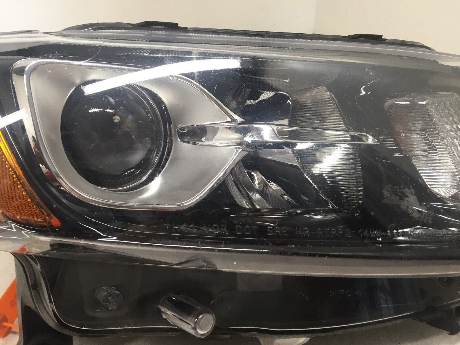 Headlight Damaged Passenger RH Jeep Grand Cherokee 2014 2015 68236108AC OEM2