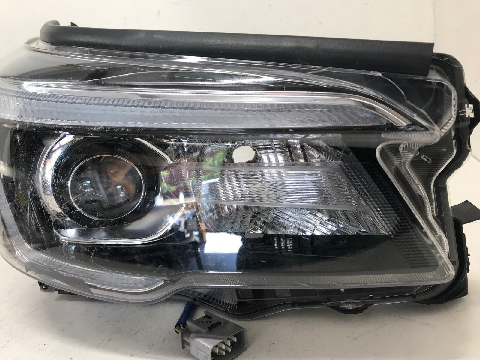 Headlight Damaged Passenger Right RH Subaru Forester 2019 2020 OEM