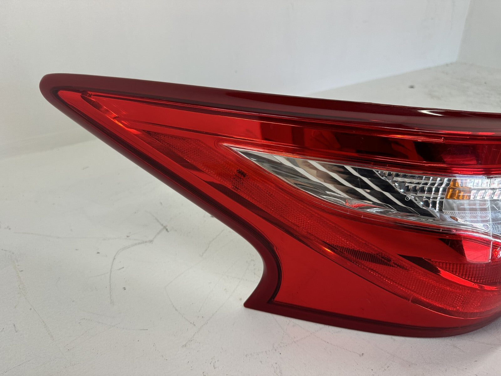 Tail light Damaged Left Driver LH 2016 - 2018 Nissan Altima 265509HS0A OEM