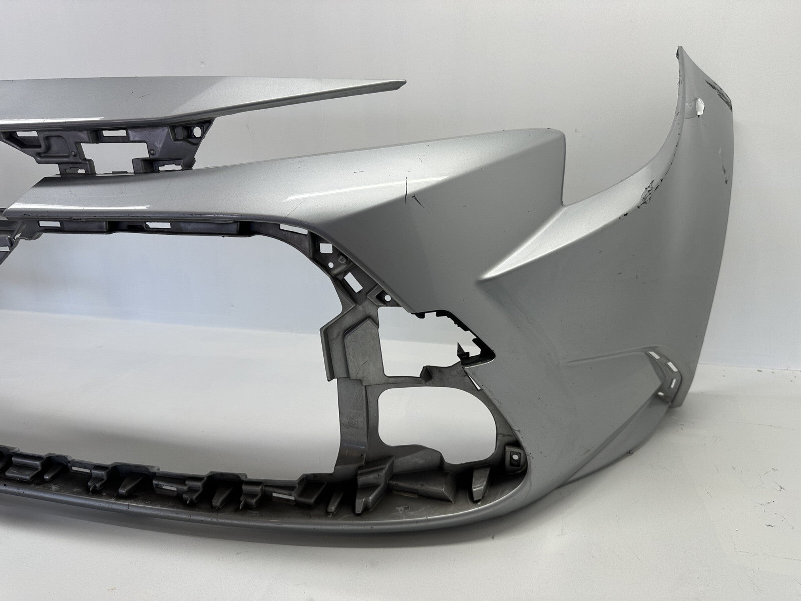 Front Bumper Cover Gray Toyota Corolla Sedan L/LE/XLE/Hyb 20 21 52119-12G00 OEM