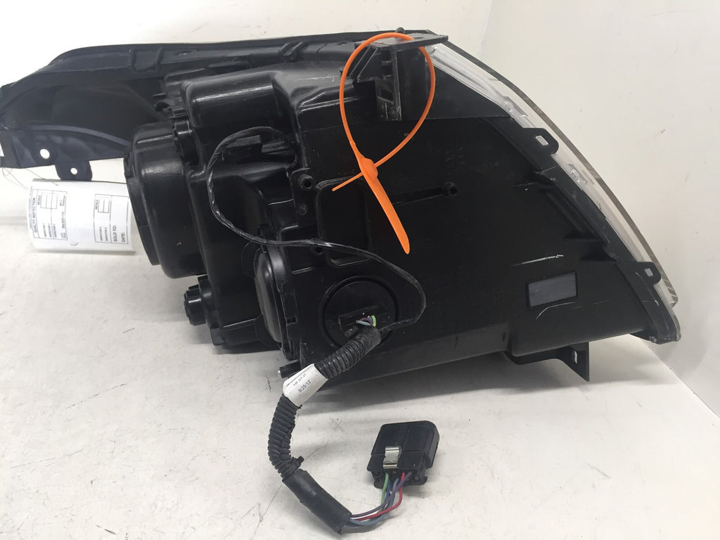 Halogen Headlight Damaged Rigt Passenger Cadillac SRX 2010-2013 22853873 OEM