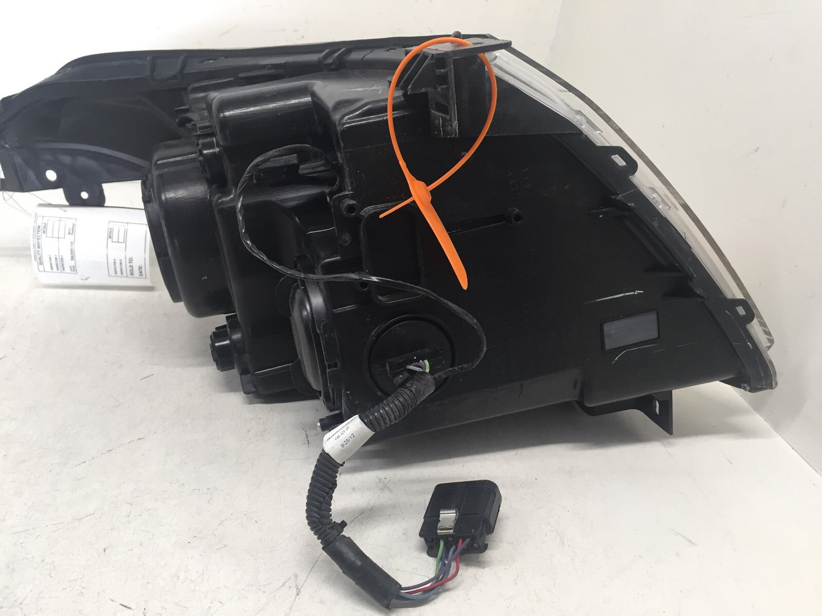 Halogen Headlight Damaged Rigt Passenger Cadillac SRX 2010-2013 22853873 OEM