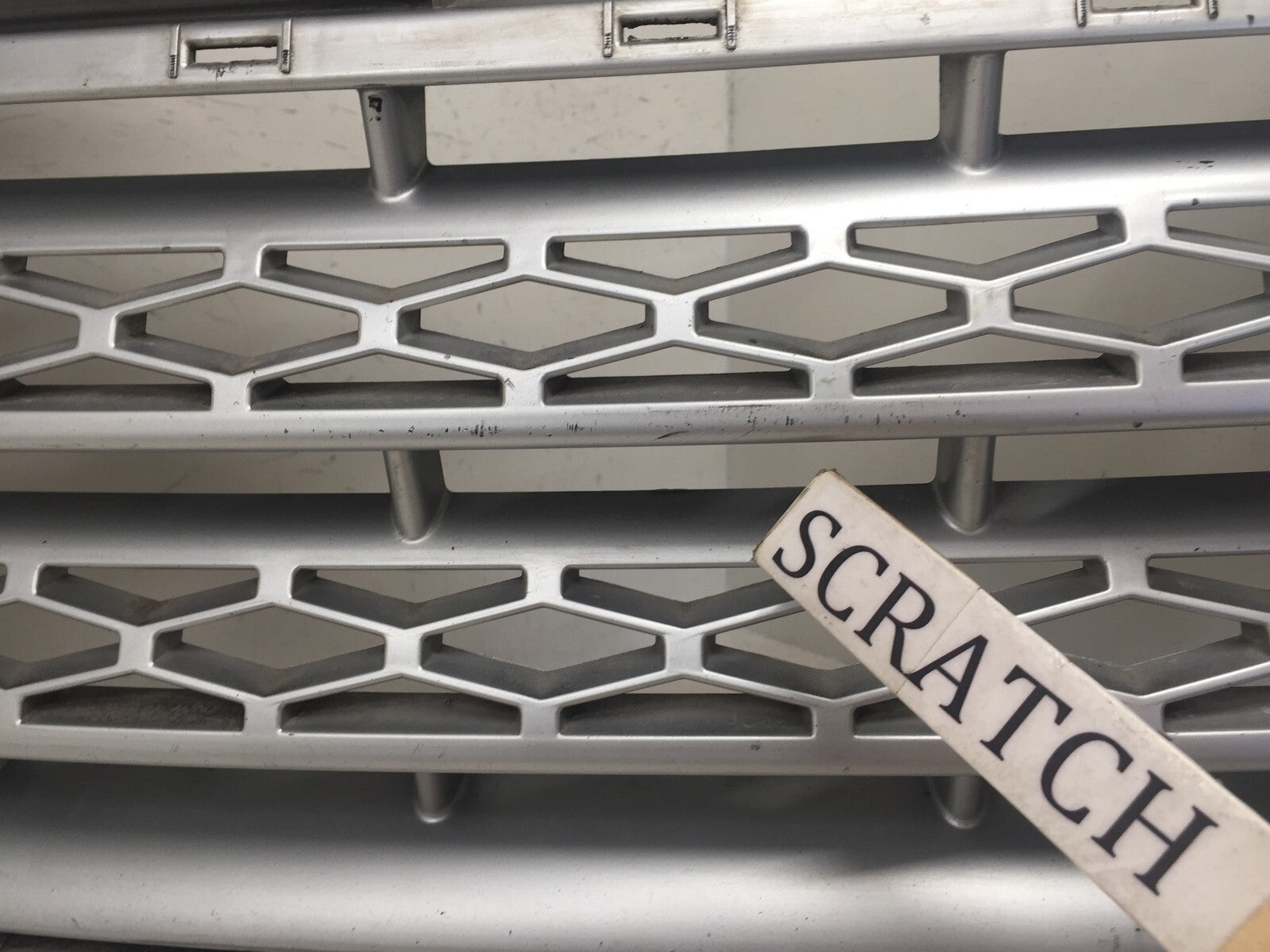 Grille Grill LandRover LR2 (Damaged) 2008-2010 6H52-17D957-T OEM