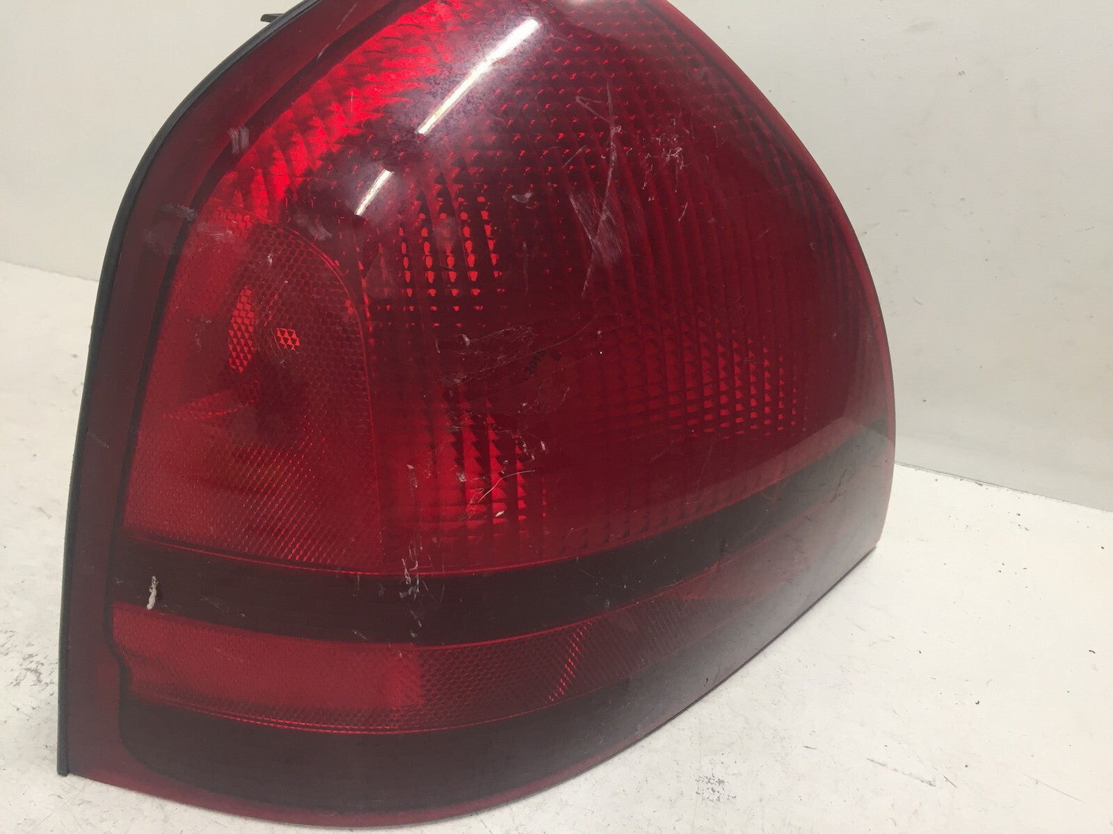 Tail light Damaged Lamp Left Driver Side LH Mercury Grand Marquis 2003-2011 OEM