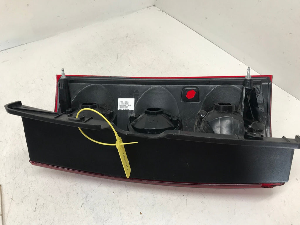 Tail light Damaged Right RH Passenger GMC Yukon/XL 07-14 CAPA