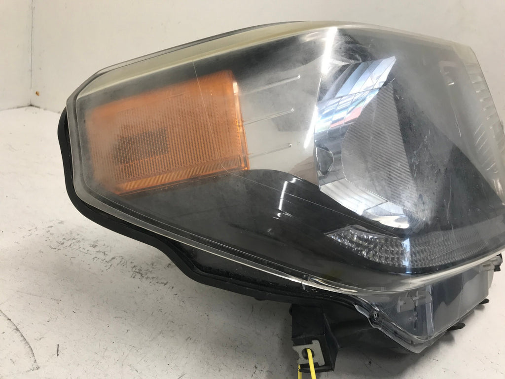 Headlight Damaged Right passenger RH Toyota Tundra 2014-2020 811100C081 OEM
