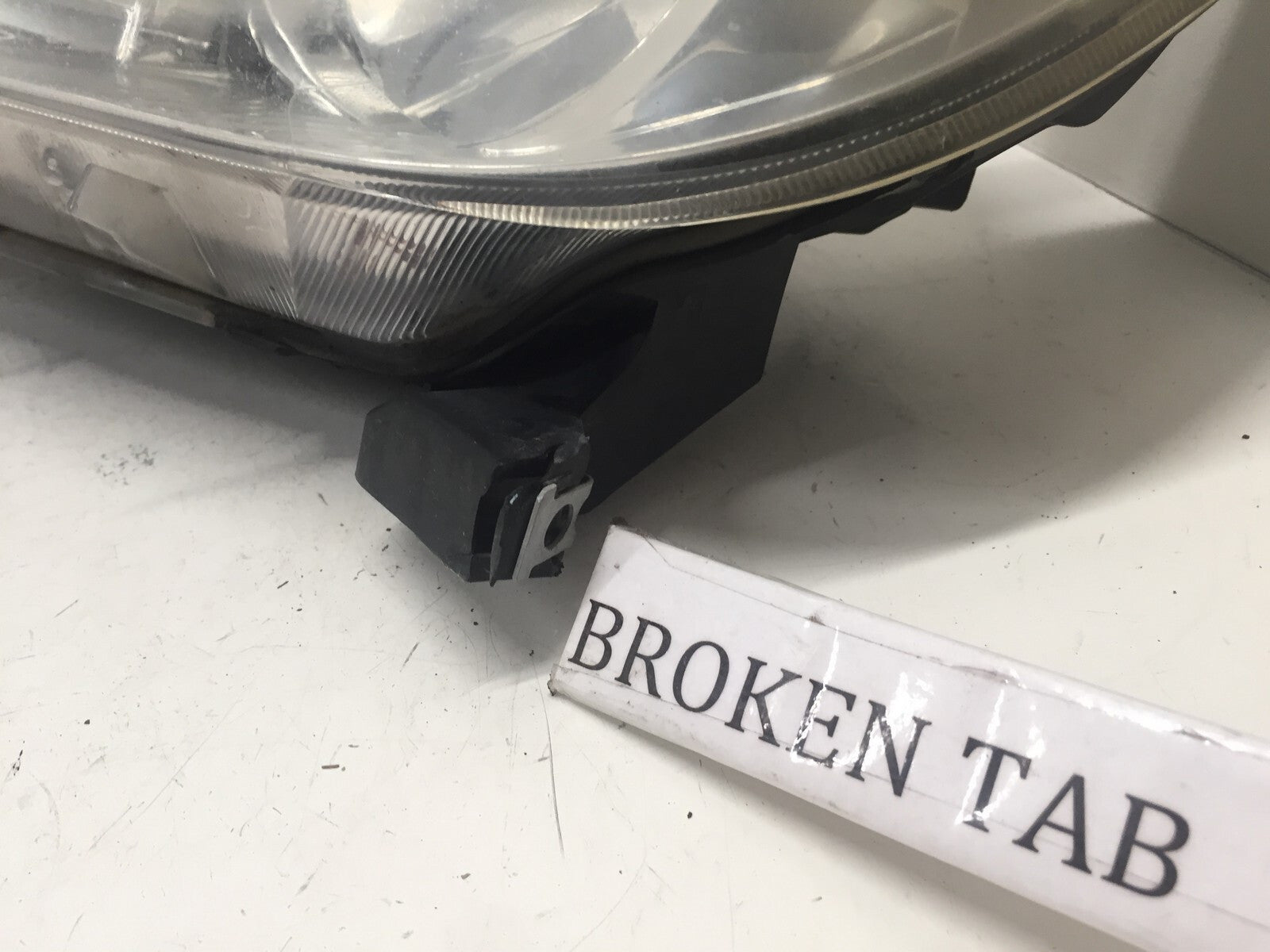 Headlight Damaged Lamp Left Driver LH Toyota Tundra 2010-2013 811500C070 OEM