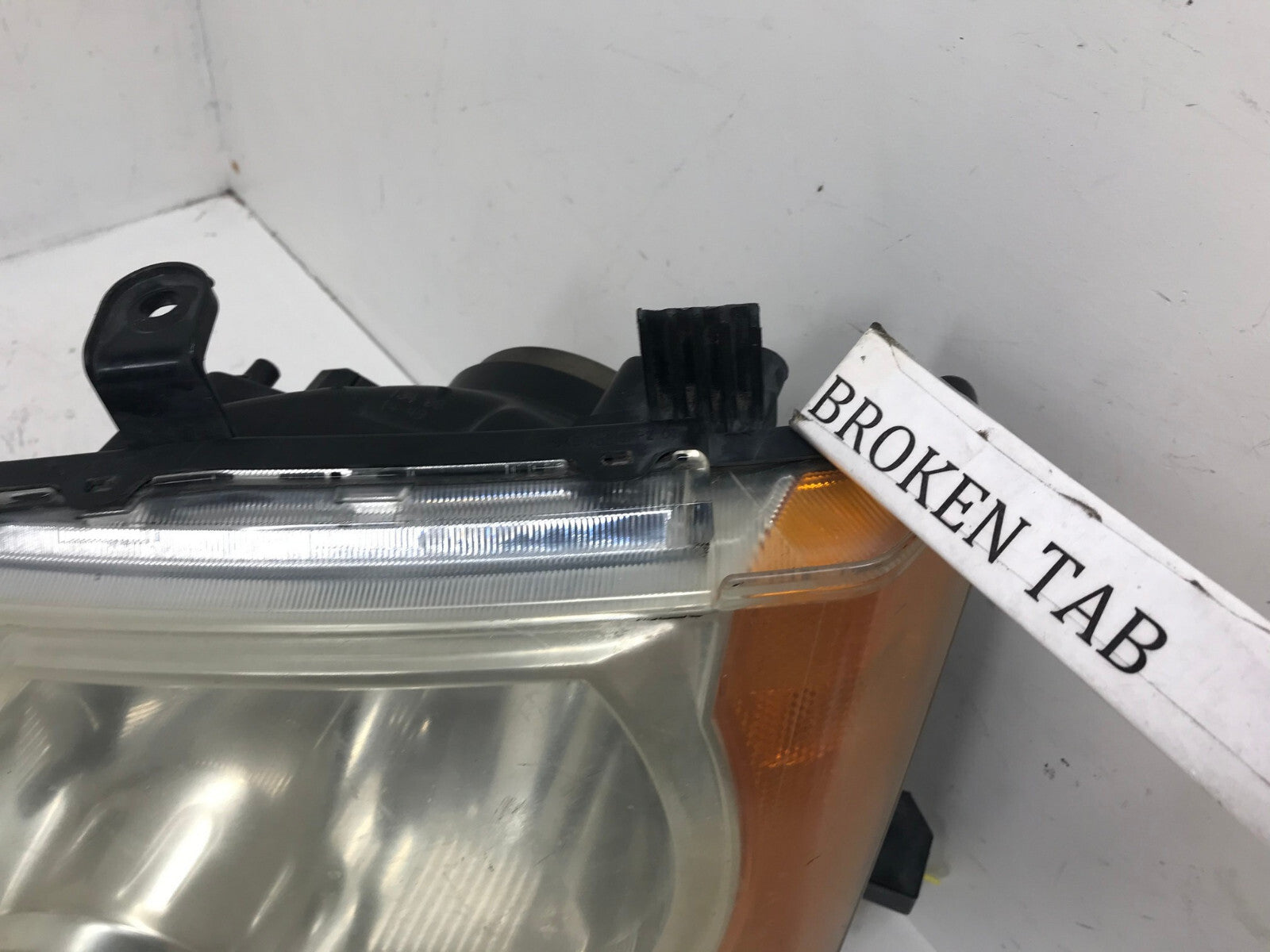 Headlight Damaged Left Driver LH Nissan Xterra 2005-2015 26060EA025 OEM