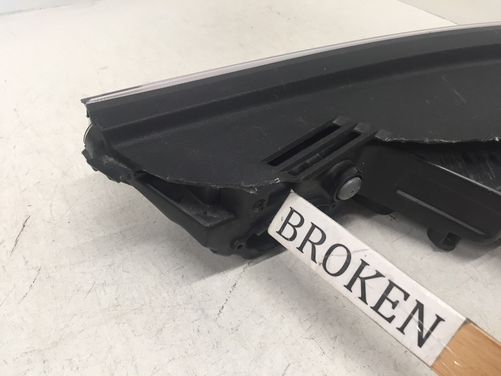 Daytime Running light Damaged Upper Mount Hyundai Palisade 2020 92208-S8010 OEM