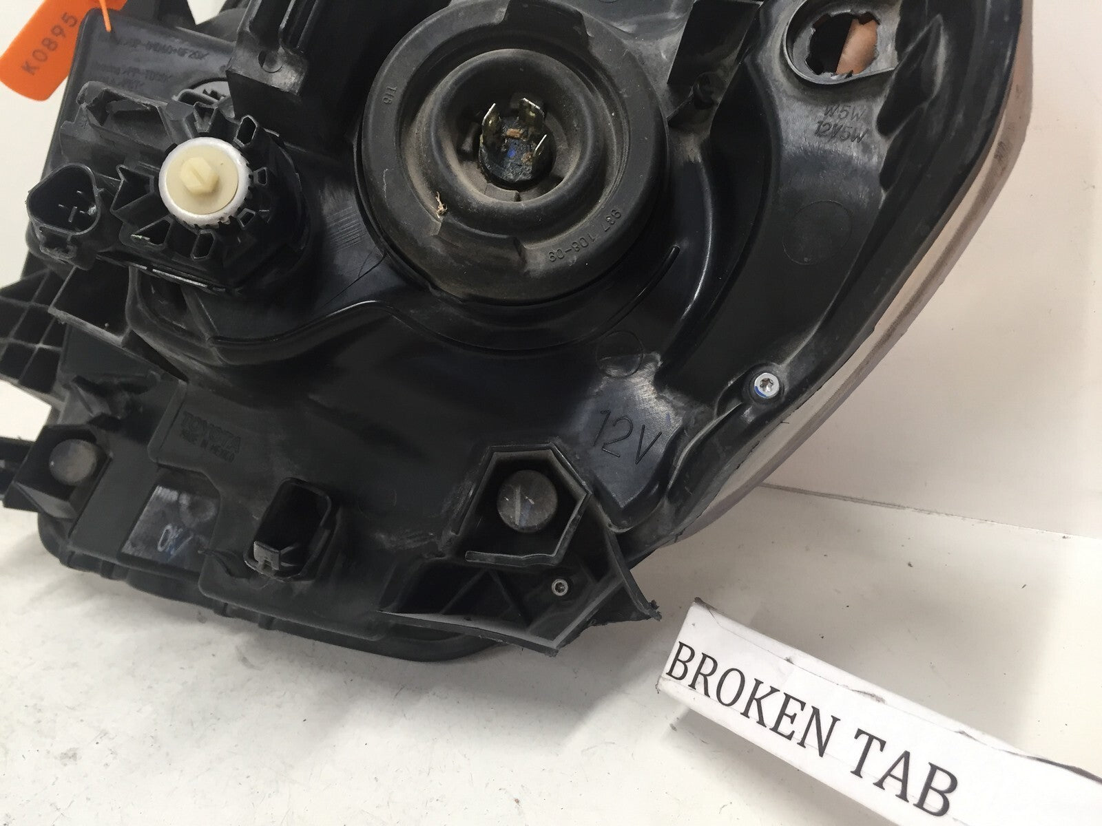 Head light Damaged Lamp Right Passenger RH Toyota Tundra 2014-2020 OEM